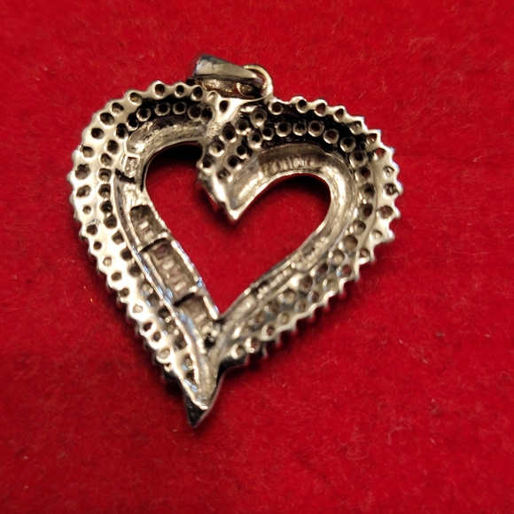 10k White Gold Diamond heat pendant about 3/4 diam - Picture 5 of 5